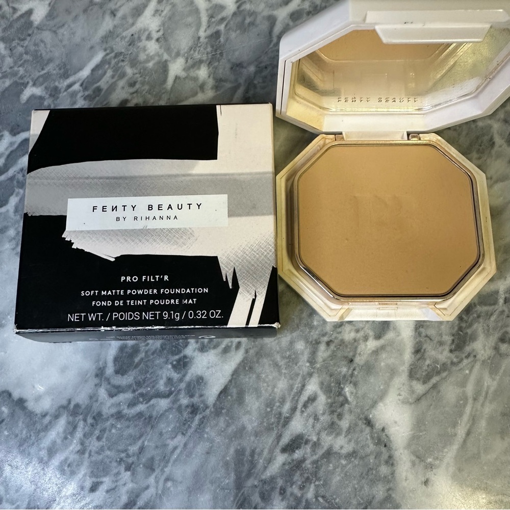 Fenty Beauty Pro Filt'r Soft Matte Powder Foundation - Beige/Tan